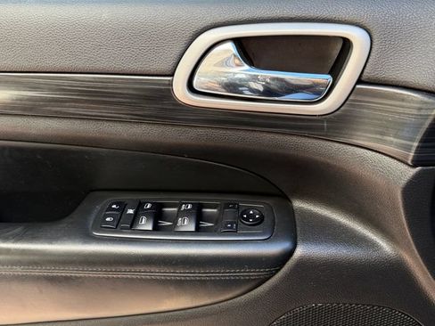 Used 2019 Jeep Grand Cherokee Laredo w/ Laredo X Package RWD image 24