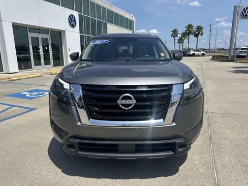 Used 2024 Nissan Pathfinder SV FWD image 2