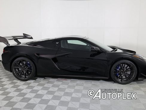 Used 2026 Chevrolet Corvette ZR1 w/ ZR1 Carbon Fiber Aero Package image 4
