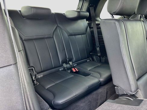 Used 2019 Land Rover Discovery SE AWD/4WD image 28
