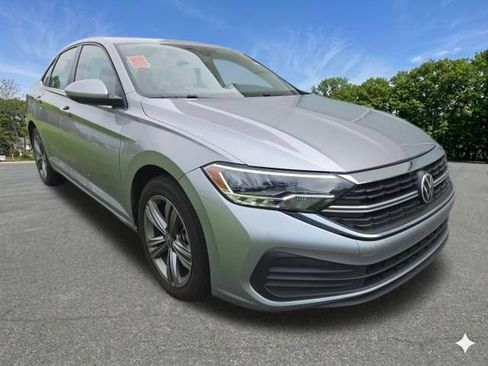 Used 2024 Volkswagen Jetta SE FWD image 4