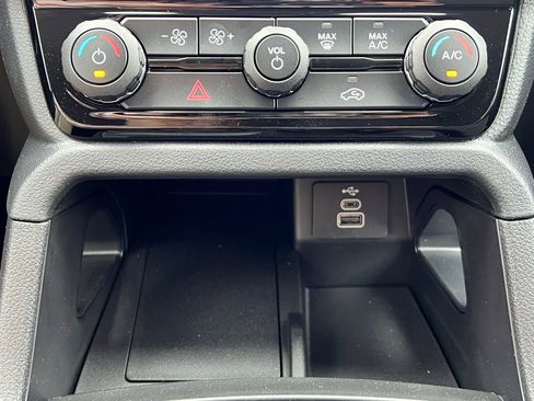 New 2025 Ford Ranger XLT w/ Equipment Group 301A High image 32