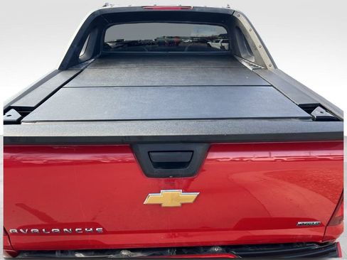 Used 2011 Chevrolet Avalanche LTZ image 22