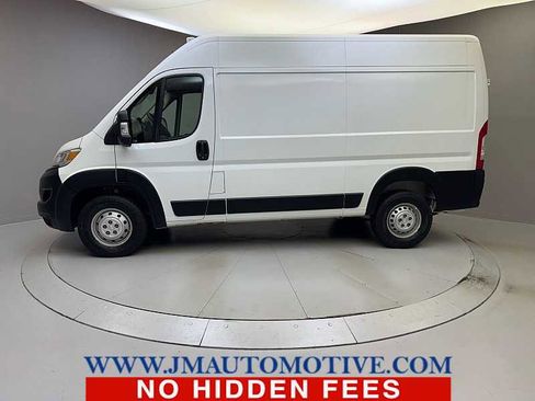 Used 2024 RAM ProMaster 2500 w/ Convenience Group FWD image 2