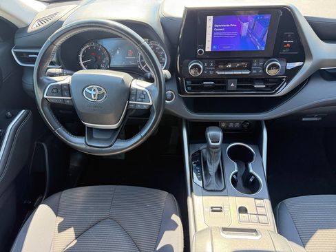 Used 2023 Toyota Highlander LE FWD image 10