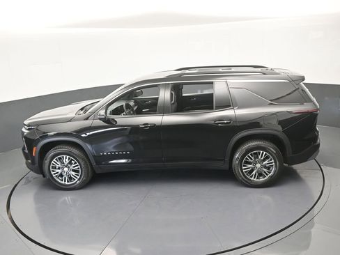 Used 2025 Chevrolet Traverse LT FWD image 48