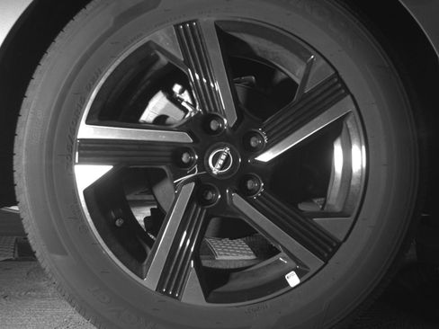 Used 2025 Nissan Sentra SV FWD image 14