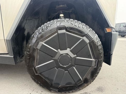 Used 2024 Tesla Cybertruck Cyberbeast AWD/4WD image 11