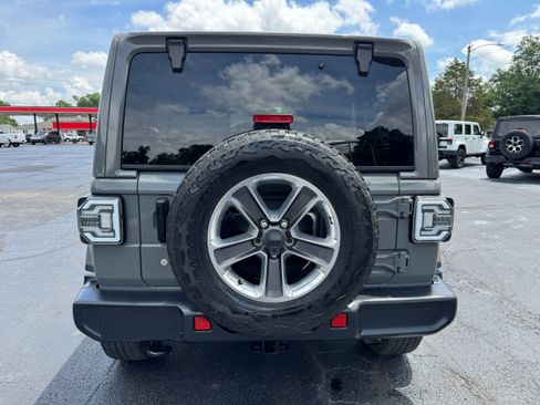 Used 2019 Jeep Wrangler Unlimited Sahara AWD/4WD image 6