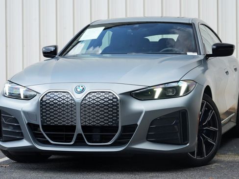 Used 2025 BMW i4 eDrive40 w/ M Sport Package RWD image 3