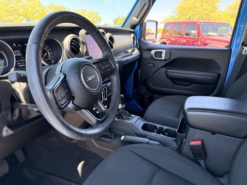 Used 2022 Jeep Wrangler Unlimited Sport AWD/4WD image 16