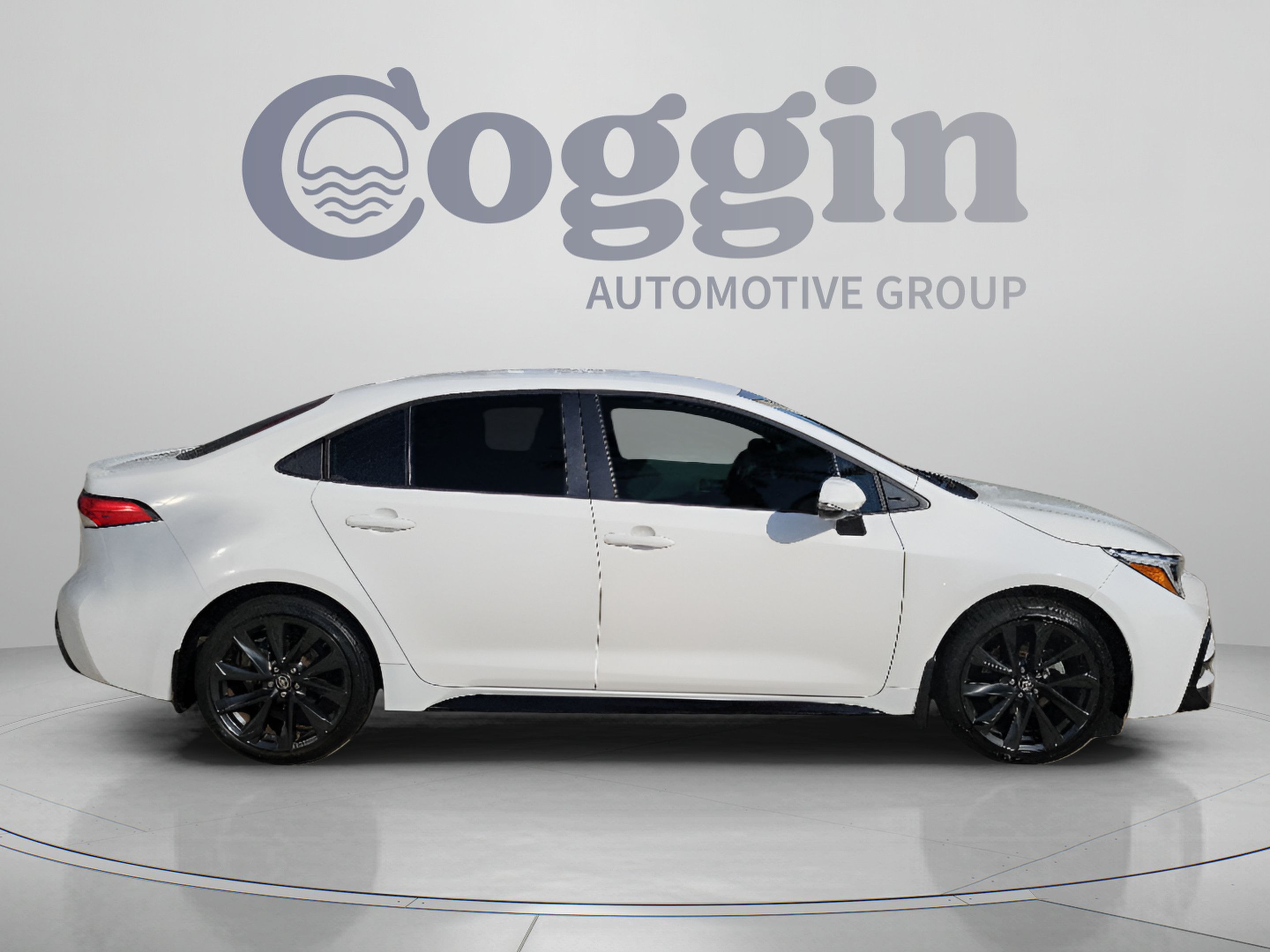 Certified 2025 Toyota Corolla SE FWD image 4