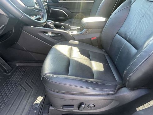 Used 2023 Kia Telluride EX w/ EX Captain's Chair Package FWD image 12
