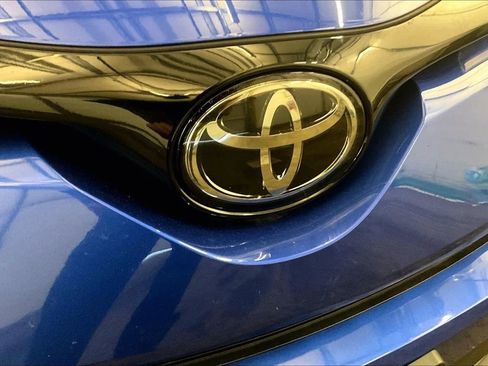 Used 2019 Toyota C-HR XLE image 29