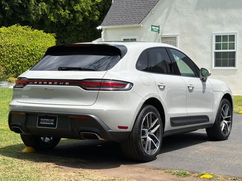 Certified 2025 Porsche Macan AWD/4WD image 8