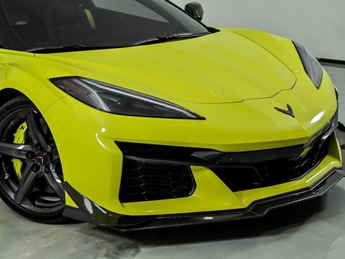 Used 2024 Chevrolet Corvette Z06 w/ Z07 Performance Package RWD image 3