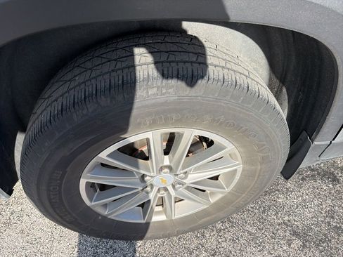 Used 2023 Chevrolet Traverse LT image 11