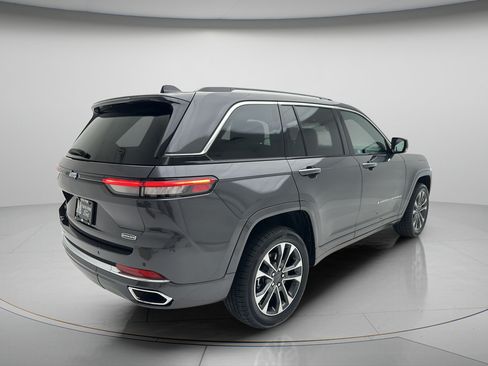 Used 2023 Jeep Grand Cherokee Overland AWD/4WD image 5