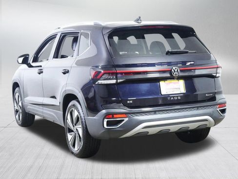Used 2025 Volkswagen Taos SE w/ Panoramic Sunroof Package AWD/4WD image 5