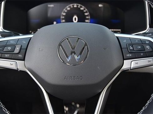 New 2025 Volkswagen Taos SE image 18