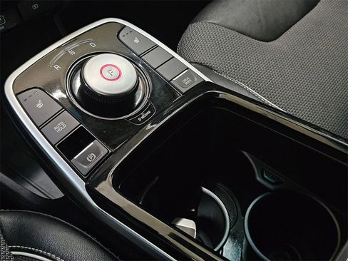 Used 2022 Kia Niro EX image 32