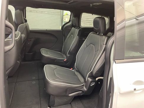 New 2027 Chrysler Pacifica Limited w/ S Appearance Package FWD image 17