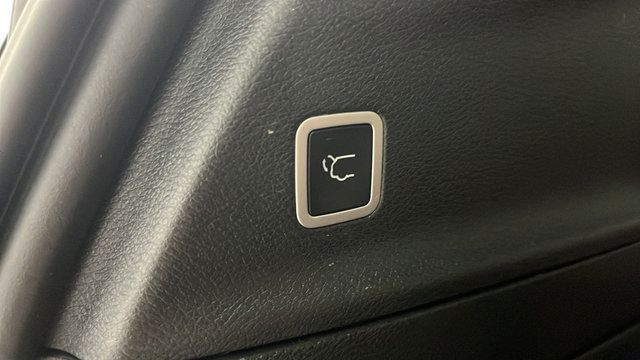 Used 2023 Chrysler Pacifica Pinnacle FWD image 29