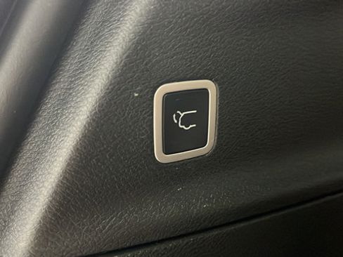 Used 2023 Chrysler Pacifica Pinnacle FWD image 29