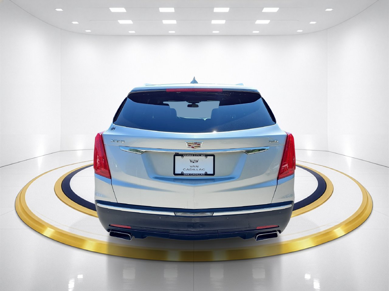 Used 2017 Cadillac XT5 FWD image 6