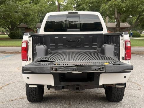 Used 2016 Ford F250 Platinum w/ FX4 Off-Road Package AWD/4WD image 26