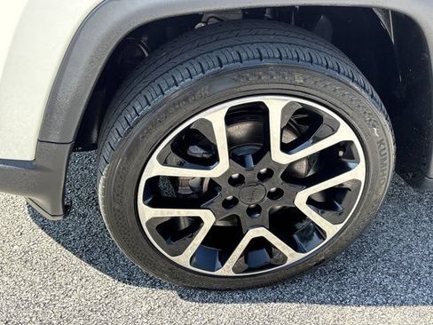 Used 2018 Jeep Compass Limited w/ Navigation Group AWD/4WD image 14