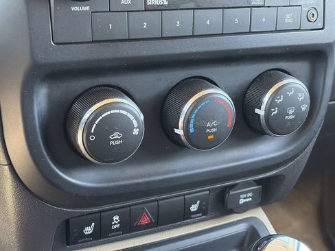 Used 2016 Jeep Patriot High Altitude FWD image 25