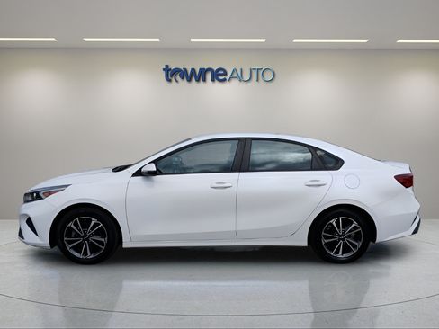 Used 2023 Kia Forte LXS w/ LXS Technology Package FWD image 3