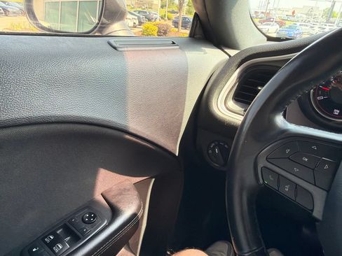 Used 2019 Dodge Challenger SXT RWD image 21
