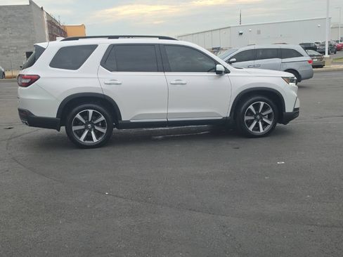 Used 2025 Honda Pilot Touring image 10