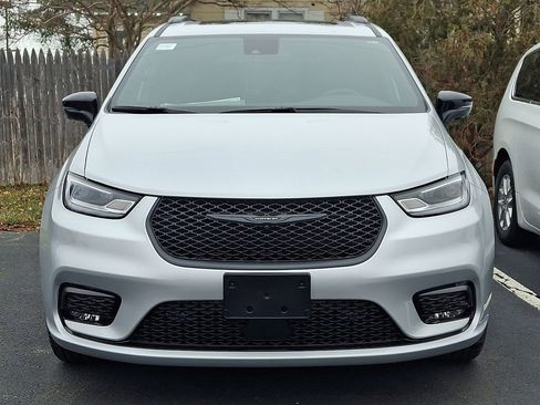 New 2026 Chrysler Pacifica Select w/ S Appearance Package image 2