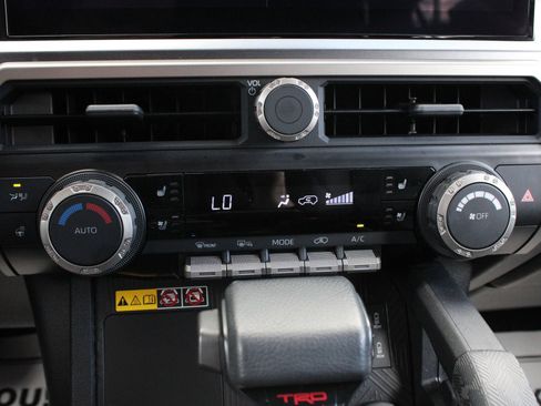 Used 2025 Toyota 4Runner TRD Off-Road Premium AWD/4WD image 43