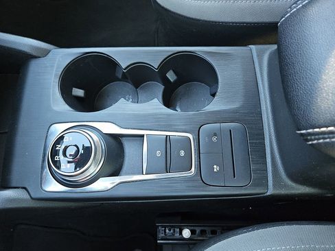 Used 2022 Ford Escape SE image 25