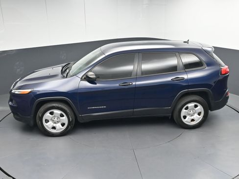 Used 2016 Jeep Cherokee Sport image 34