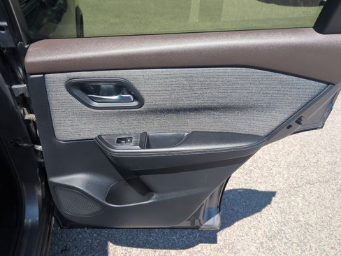 Used 2023 Nissan Rogue SV AWD/4WD image 19