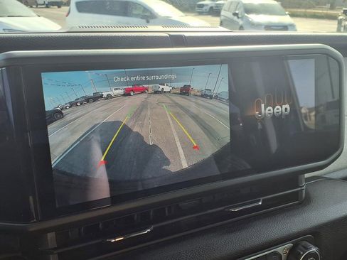 Used 2025 Jeep Wrangler Willys image 11