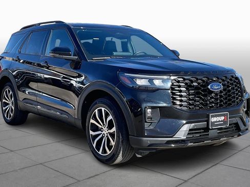 Used 2025 Ford Explorer ST-Line image 2