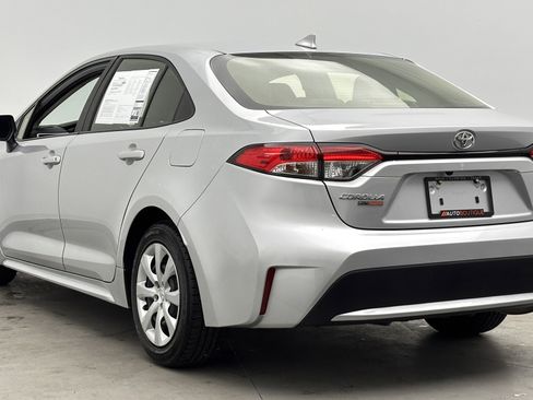 Used 2022 Toyota Corolla LE image 5