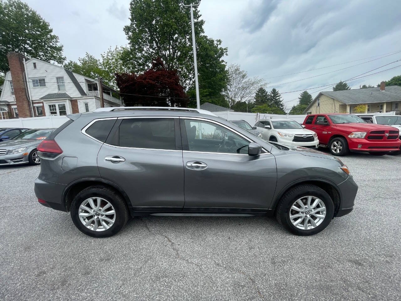 Used 2018 Nissan Rogue SV AWD/4WD image 5