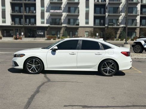 Used 2022 Honda Civic Touring image 4
