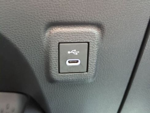 Used 2025 Toyota Corolla LE image 31