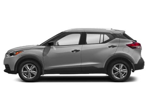 Used 2019 Nissan Kicks S image 3