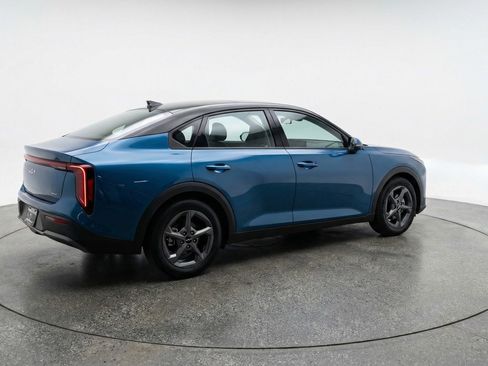 Used 2025 Kia K4 LXS image 9