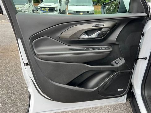 Certified 2023 GMC Terrain SLT w/ Infotainment Package II image 10