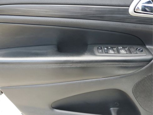 Certified 2021 Jeep Grand Cherokee Laredo X image 13